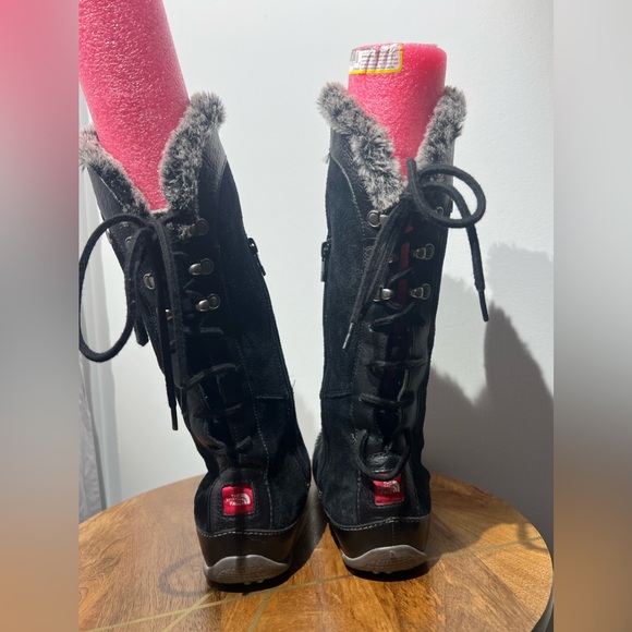 The North Face Janey Apres Snow Moccasin Boots - Picture 4 of 7